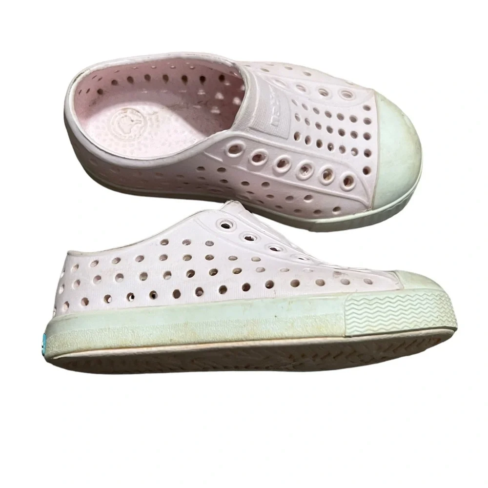 Native pink slip on water shoes size 6C